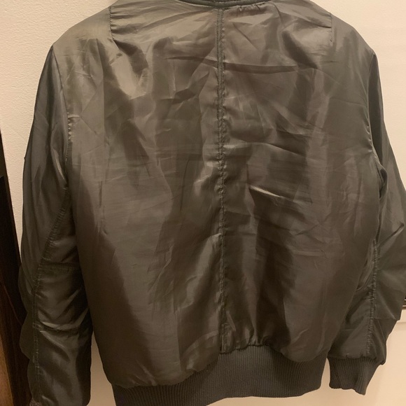 🌸 Green (army green) bomber jacket EUC ! - Picture 3 of 3